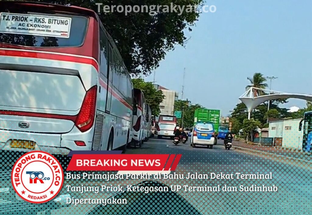Portal Berita Indonesia dan Dunia Terkini Hari Ini, Update Harian Terbaru, Terlengkap, Tajam, Aktual dan Berimbang. Bus Primajasa Parkir di Bahu Jalan Dekat Terminal Tanjung Priok, Ketegasan UP Terminal dan Sudinhub Dipertanyakan - Teropong Rakyat