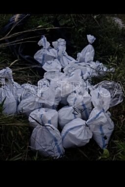 Satlap Tri Cakti dan Satgas Gabungan Berhasil Gagalkan Upaya Penyelundupan 1.040 KG Bijih Timah Ilegal di Pantai Kelambui, Bangka Selatan