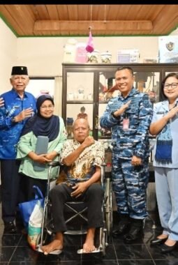 Berbagi Kasih dan Kepedulian di Hari Bakti Ke-79 TNI AU, Lanud Sjamsudin Noor Hadirkan Senyum untuk Anak Yatim dan Purnawirawan