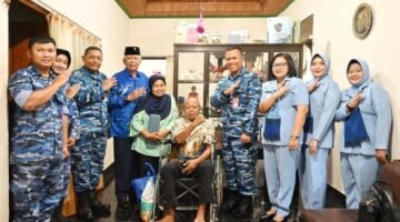 Berbagi Kasih dan Kepedulian di Hari Bakti Ke-79 TNI AU, Lanud Sjamsudin Noor Hadirkan Senyum untuk Anak Yatim dan Purnawirawan