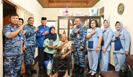 Berbagi Kasih dan Kepedulian di Hari Bakti Ke-79 TNI AU, Lanud Sjamsudin Noor Hadirkan Senyum untuk Anak Yatim dan Purnawirawan - Teropong Rakyat