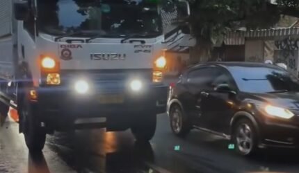 Ceceran Minyak Curah Di Jalan Ahmad Yani Banyak Pengendara Motor Terjatuh - Teropong Rakyat