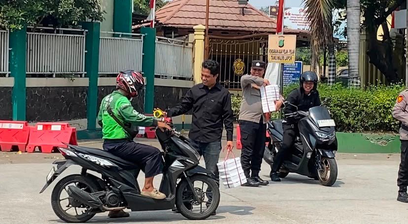 JJOS Jumat Berkah Polres Pelabuhan Tanjung Priok: Wujud Kepedulian Polri kepada Sopir, Pengemudi Ojol, dan Masyarakat Pelabuhan - Teropong Rakyat