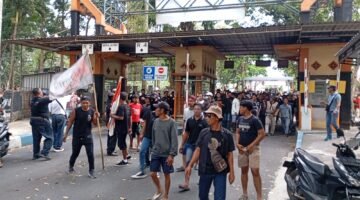 Ratusan Massa Aksi Duduki Bendungan Lahor, PJT I Longgarkan Akses Kendaraan Usai Dialog