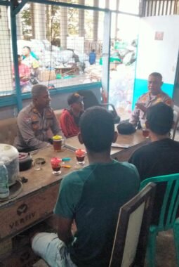 Jaga Jakarta On The Spot, Polsek Kawasan Kalibaru Perkuat Sinergi dengan Pekerja Demi Ciptakan Kamtibmas yang Kondusif