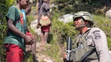 Patroli Dialogis Ops Damai Cartenz Warnai Aktivitas Warga di Distrik Sinak