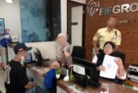 Suasana konflik yang terjadi terhadap Jurnalis saat di kantor FIF Cabang Tangcity Tangerang, Selasa (04/08/2026)