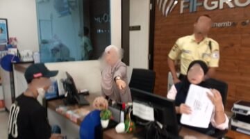 Suasana konflik yang terjadi terhadap Jurnalis saat di kantor FIF Cabang Tangcity Tangerang, Selasa (04/08/2026)