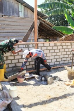 Satgas TMMD ke-129 Kodim 1505/Tidore Bangun Rumah Layak Huni untuk Warga Kurang Mampu di Wasile Tengah
