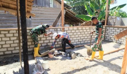 Satgas TMMD ke-129 Kodim 1505/Tidore Bangun Rumah Layak Huni untuk Warga Kurang Mampu di Wasile Tengah - Teropong Rakyat
