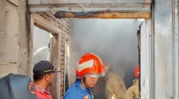 Korsleting Listrik Hanguskan Dapur dan Gudang Kayu di Pujon