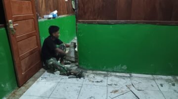 Pantang Menyerah hingga Malam, Satgas TMMD Ke-129 Kodim 1807/Sorsel Lembur Finishing Rumah Type 36 untuk Warga Kampung Sesor