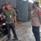 Kasi Trantib Acep Pudin didampingi tim gabungan yang terdiri dari unsur Kecamatan Pasar Kemis, Kelurahan Kutabaru, Polsek Pasar Kemis, Koramil Pasar Kemis, dan Satpol PP Kabupaten Tangerang.