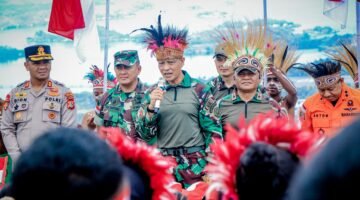 Sang Merah Putih Terbesar di Indonesia Berkibar di Puncak Gunung Cycloop, Koops TNI Habema : Gegap Gempita Damai Persatuan dari Tanah Cenderawasih