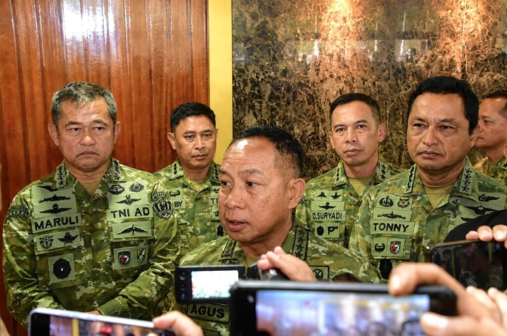 Portal Berita Indonesia dan Dunia Terkini Hari Ini, Update Harian Terbaru, Terlengkap, Tajam, Aktual dan Berimbang. Panglima TNI Imbau Masyarakat Tidak Mudah Terprovokasi Informasi yang Belum Terverifikasi - Teropong Rakyat