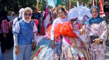 Jelang HUT RI ke-81, Firzanah Peserta Defile Porseni dari SDN 56 Pinrang Tampil Memukau