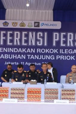 Kapolres Priok Hadiri Konferensi Pers, 8,96 Juta Batang Rokok Ilegal Diamankan di Pelabuhan Tanjung Priok, Negara Berpotensi Rugi Rp.6,68 Miliar