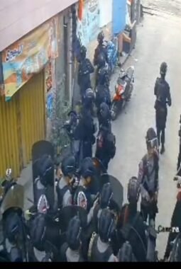 Penggerebekan Kampung Bahari Diwarnai Perlawanan dari Sejumlah Warga