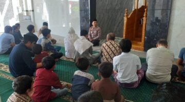Kapolsek Junrejo Beri Himbauan Kamtibmas Pada Jamaah Sholat Jumat di Masjid Bani Sahid