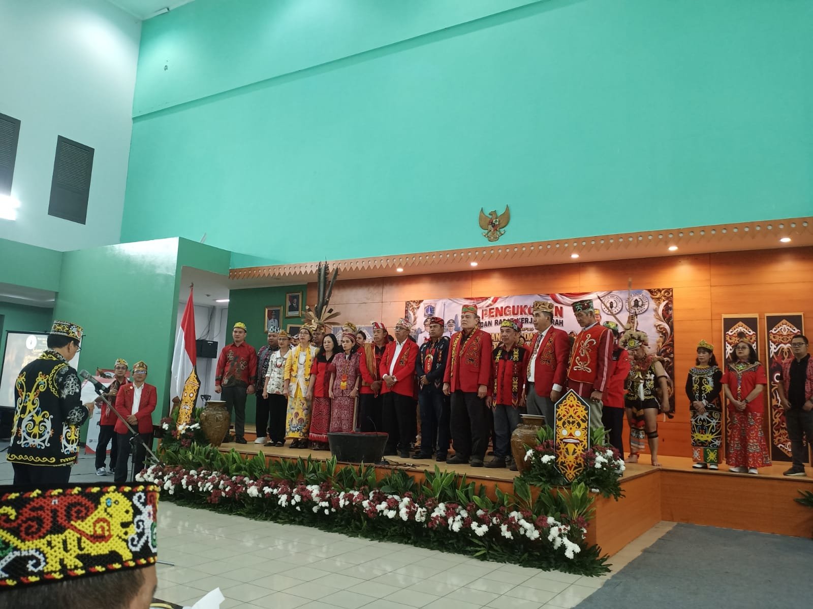 Portal Berita Indonesia dan Dunia Terkini Hari Ini, Update Harian Terbaru, Terlengkap, Tajam, Aktual dan Berimbang. Bersatu dalam Adat, Bersatu untuk Bangsa, Pengukuhan Pengurus DAD DKI Jakarta Periode 2026–2031 Resmi Digelar - Teropong Rakyat