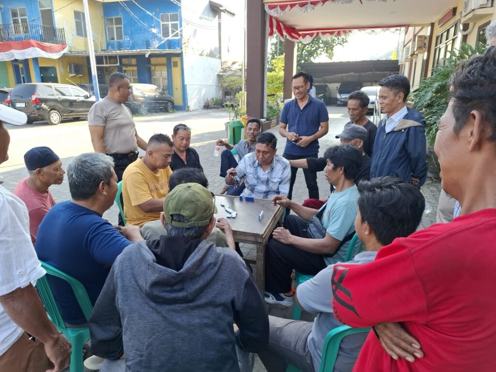 Portal Berita Indonesia dan Dunia Terkini Hari Ini, Update Harian Terbaru, Terlengkap, Tajam, Aktual dan Berimbang. Semarak HUT ke-81 Kemerdekaan RI, Polsek Kawasan Kalibaru Polres Priok, Gelar Lomba Bersama Warga - Teropong Rakyat