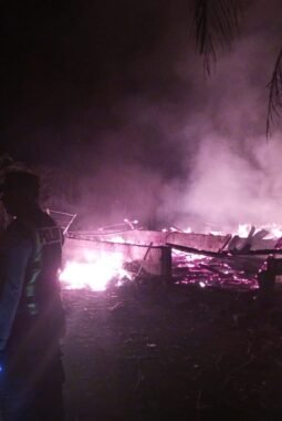 Korsleting Diduga Picu Kebakaran, Kandang Ayam di Kromengan