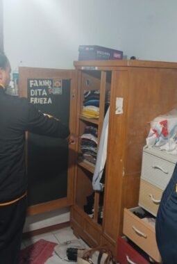 Terekam CCTV Bawa Linggis, Pencuri Rumah Warga di Wagir Malang Diringkus Polisi