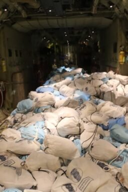 TNI Kirim 27 Ton Bantuan untuk Korban Gempa NTT