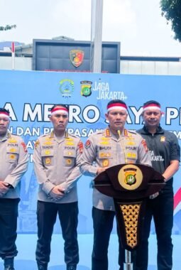 Polda Metro Jaya Kirim 12 Truk Bantuan Kemanusiaan untuk Masyarakat Terdampak Gempa NTT