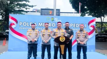 Polda Metro Jaya Kirim 12 Truk Bantuan Kemanusiaan untuk Masyarakat Terdampak Gempa NTT