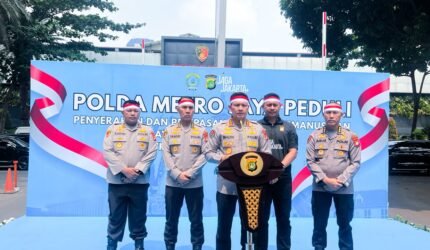 Polda Metro Jaya Kirim 12 Truk Bantuan Kemanusiaan untuk Masyarakat Terdampak Gempa NTT - Teropong Rakyat
