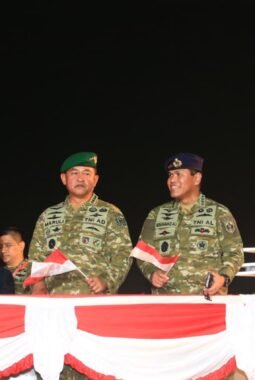 Panglima TNI Hadiri Karnaval Bersatu, Meriahkan Perayaan HUT ke-81 Kemerdekaan RI