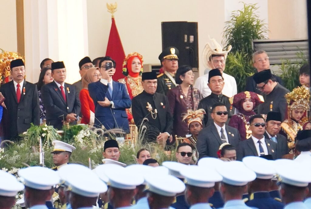 Panglima TNI Hadiri Upacara Penurunan Bendera Sang Merah Putih di Istana Merdeka - Teropong Rakyat