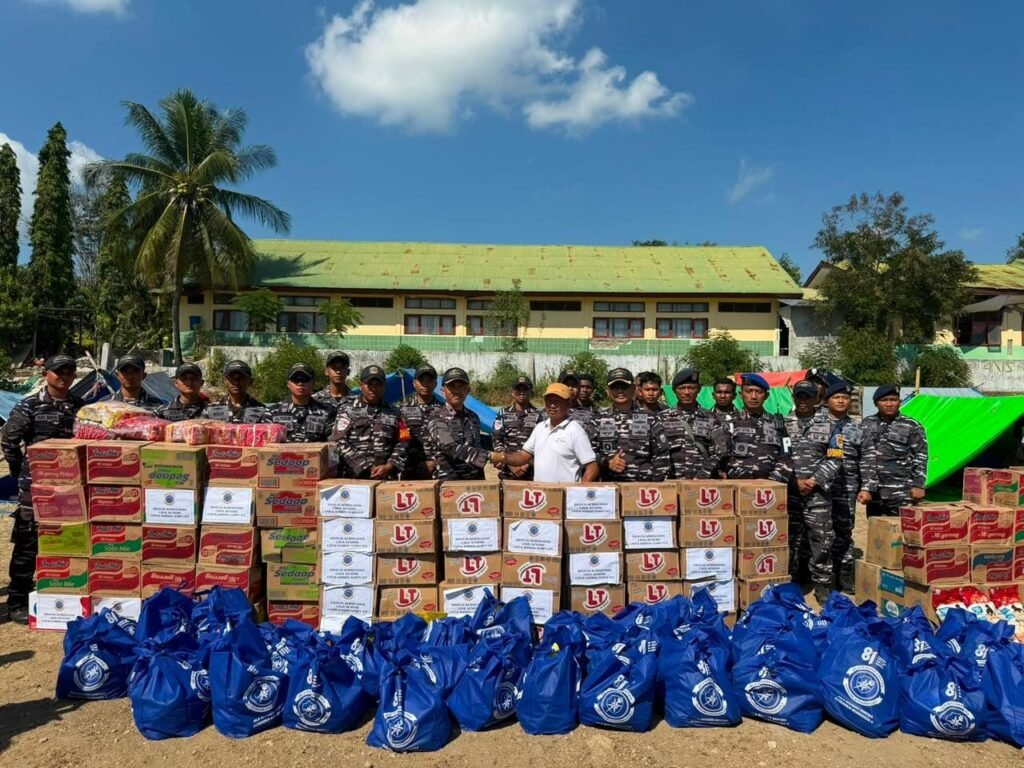 Portal Berita Indonesia dan Dunia Terkini Hari Ini, Update Harian Terbaru, Terlengkap, Tajam, Aktual dan Berimbang. Optimalkan Bantuan Untuk Korban Gempa NTT, TNI Kerahkan 1.265 Personel dan Salurkan 188 Ton Bantuan - Teropong Rakyat