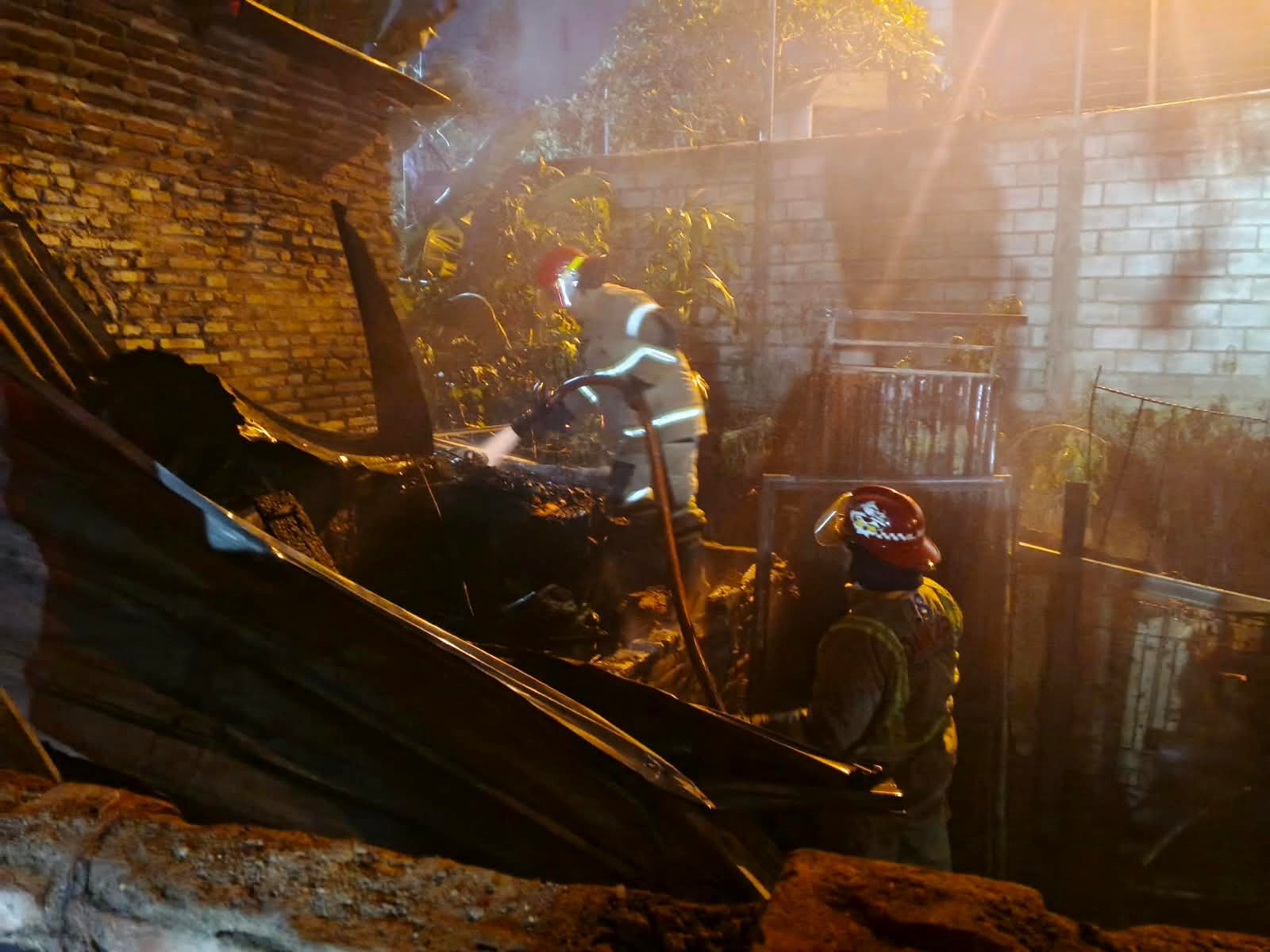 Gudang Rosokan di Karangwidoro Terbakar, Diduga Berawal dari Bakar Sampah