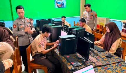 Polres Pelabuhan Tanjung Priok Edukasi 80 Siswa SMK Al Jihad tentang Pemanfaatan AI dan Bahaya Cybercrime - Teropong Rakyat