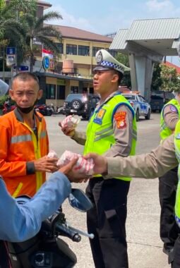 JJOS Jumat Berkah Peduli Polres Pelabuhan Tanjung Priok: Wujud Kepedulian Polri kepada Sopir, Pengemudi Ojol, dan Masyarakat Pelabuhan