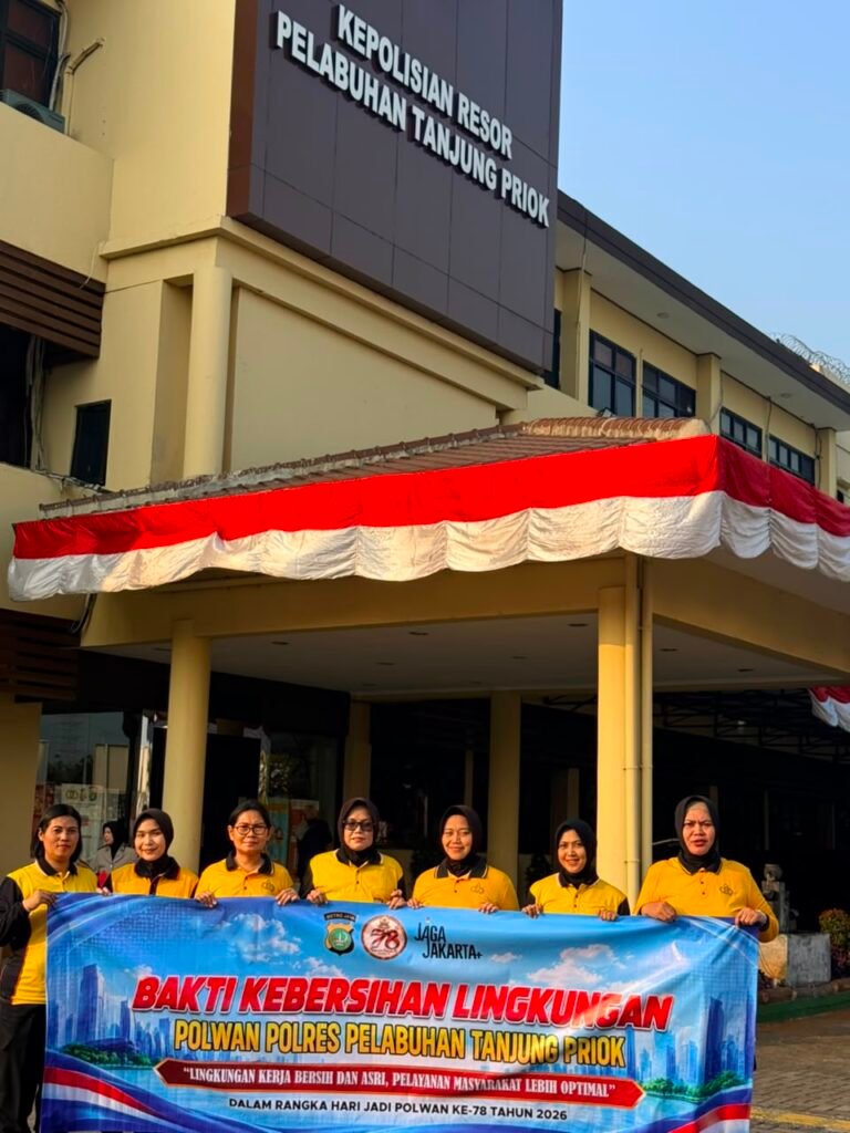 Portal Berita Indonesia dan Dunia Terkini Hari Ini, Update Harian Terbaru, Terlengkap, Tajam, Aktual dan Berimbang. Semarak HUT Polwan ke-78, Polwan Polres Priok Gelar Bakti Kebersihan dan Anjangsana Purnawirawan - Teropong Rakyat