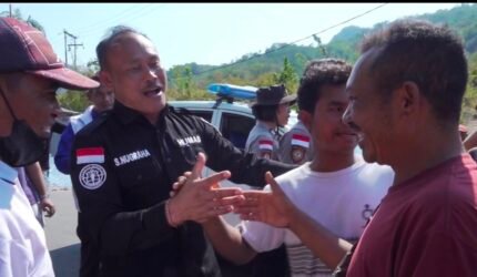 Warga Blokade Jalan di Wae Pesi, Polisi Pilih Dengarkan Keluhan dan Redakan - Teropong Rakyat
