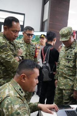 Panglima TNI Dampingi Presiden RI Tinjau Penanganan Karhutla di Kalimantan Barat