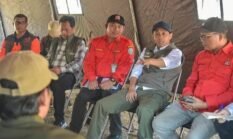 Di Tengah Cek Karhutla Kalimantan Selatan, Menhut Raja Antoni Gelar Rapat Mendadak Penguatan Penanganan