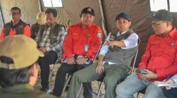 Di Tengah Cek Karhutla Kalimantan Selatan, Menhut Raja Antoni Gelar Rapat Mendadak Penguatan Penanganan