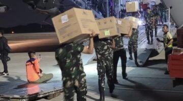 Hari Kesembilan Penanganan Gempa NTT, TNI Kerahkan 8.012 Personel dan Salurkan 803,824 Ton Bantuan