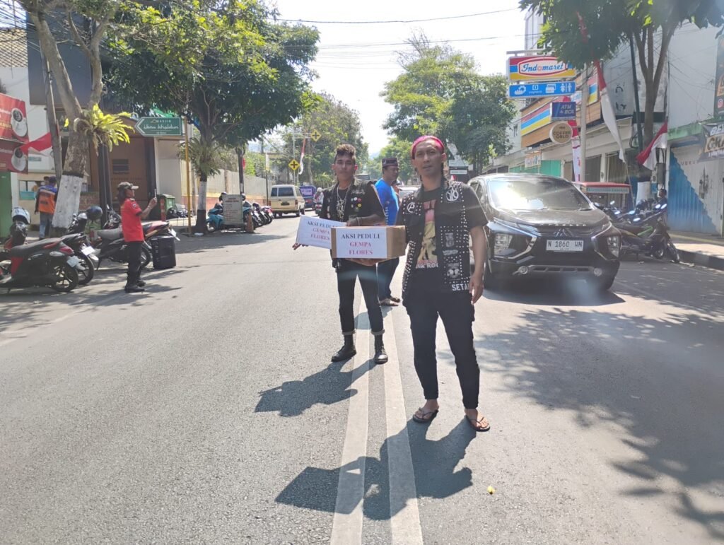 Portal Berita Indonesia dan Dunia Terkini Hari Ini, Update Harian Terbaru, Terlengkap, Tajam, Aktual dan Berimbang. Forum Ormas Bersatu Kota Batu Galang Dana untuk Korban Gempa NTT, Gandeng Elemen Masyarakat, Komunitas Punk dan Jurnalis - Teropong Rakyat