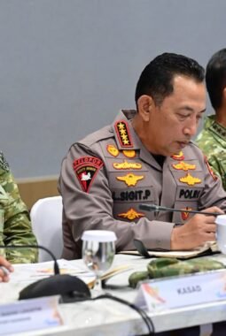 Panglima TNI Dampingi Presiden Prabowo Tinjau Penanganan Karhutla di Riau dan Sumatera Selatan