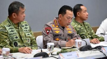 Panglima TNI Dampingi Presiden Prabowo Tinjau Penanganan Karhutla di Riau dan Sumatera Selatan