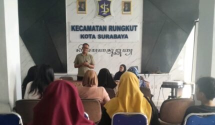 Bekali Remaja dan Orang Tua Surabaya dengan Keterampilan Hidup melalui Program KEMANGI - Teropong Rakyat
