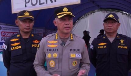 Posko Kesehatan Polri Layani Ratusan Warga Terdampak Gempa Nagekeo - Teropong Rakyat