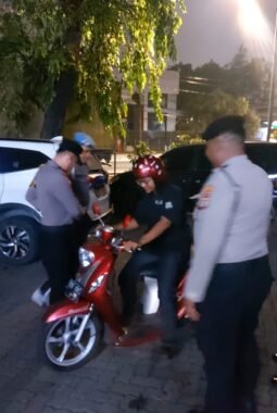 JJOS Patroli Cipta Kondisi Polres Pelabuhan Tanjung Priok Sasar Gangguan Kamtibmas, Periksa Kendaraan hingga Imbau Pengemudi Trailer