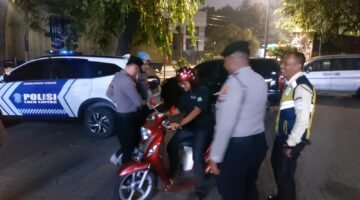 JJOS Patroli Cipta Kondisi Polres Pelabuhan Tanjung Priok Sasar Gangguan Kamtibmas, Periksa Kendaraan hingga Imbau Pengemudi Trailer